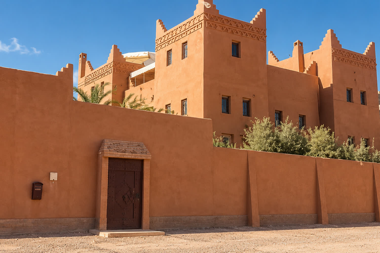 La façade de terre du Ksar Bahya, à Tarmigt